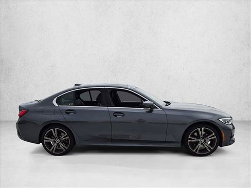 Used 2022 BMW 330i Sedan w/ Premium Package 2 RWD image 4