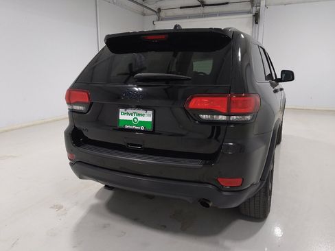 Used 2019 Jeep Grand Cherokee Laredo AWD/4WD image 7