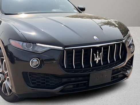 Used 2020 Maserati Levante S AWD/4WD image 23