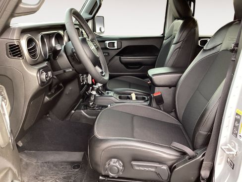 Used 2023 Jeep Gladiator Sport image 26