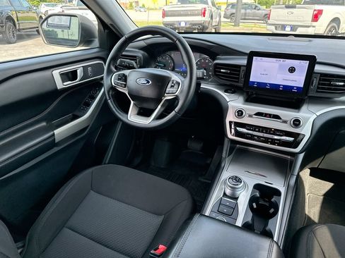 Used 2022 Ford Explorer XLT AWD/4WD image 19