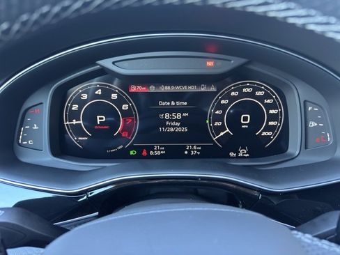 New 2025 Audi RS Q8 performance image 13