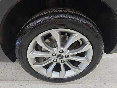 Used 2019 Lincoln MKC Select w/ Select Plus Package AWD/4WD image 35