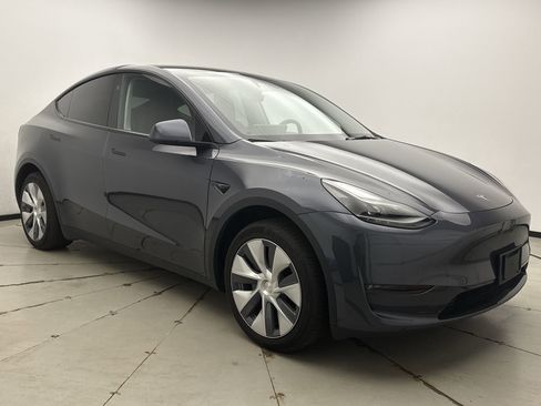 Used 2023 Tesla Model Y Long Range image 5