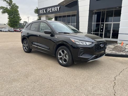 Used 2024 Ford Escape ST-Line image 2