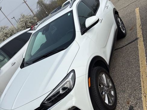 Used 2022 Buick Encore GX Essence w/ Experience Buick Package image 4