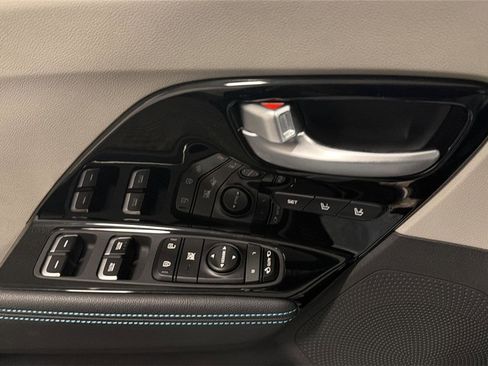 Used 2022 Kia Niro EX Premium FWD image 23