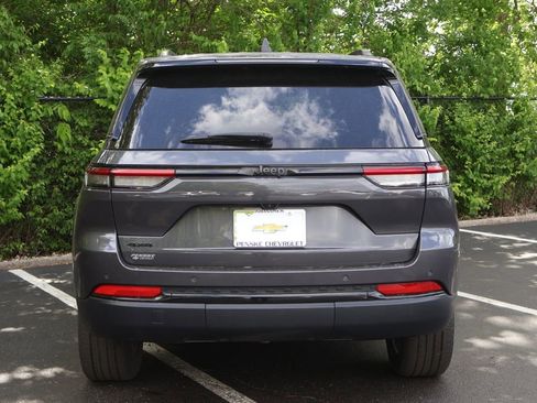 Used 2023 Jeep Grand Cherokee Altitude AWD/4WD image 7