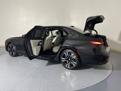 New 2026 BMW 760i xDrive image 35
