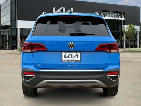 Used 2022 Volkswagen Taos SE w/ Panoramic Sunroof Package FWD image 10