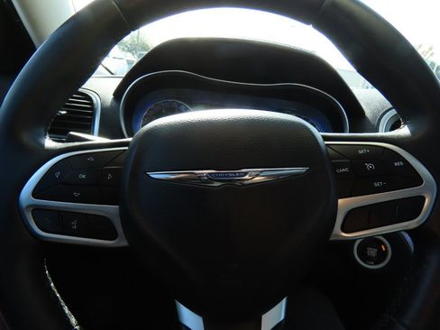 Used 2017 Chrysler 300 Limited w/ Value Package image 27