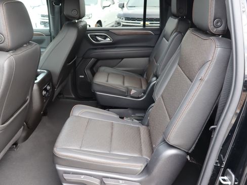 Used 2022 Chevrolet Suburban High Country image 33