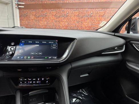 Used 2023 Buick Envision Essence image 18