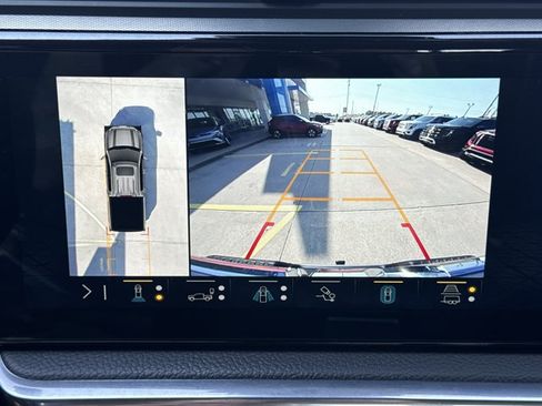 Used 2023 GMC Sierra 1500 Denali w/ Technology Package AWD/4WD image 9