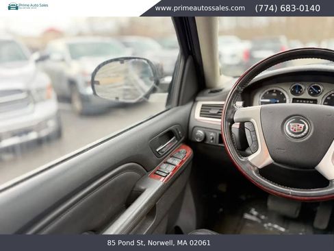 Used 2011 Cadillac Escalade AWD w/ Touring Package image 20
