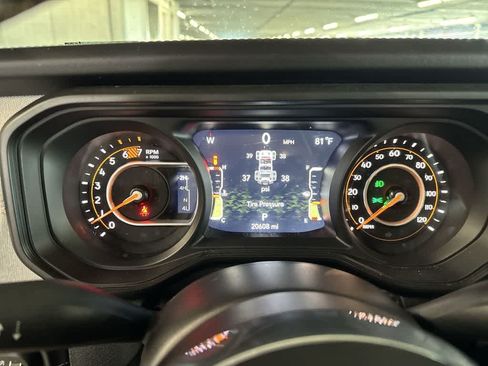 Used 2025 Jeep Wrangler Unlimited Sahara AWD/4WD image 15