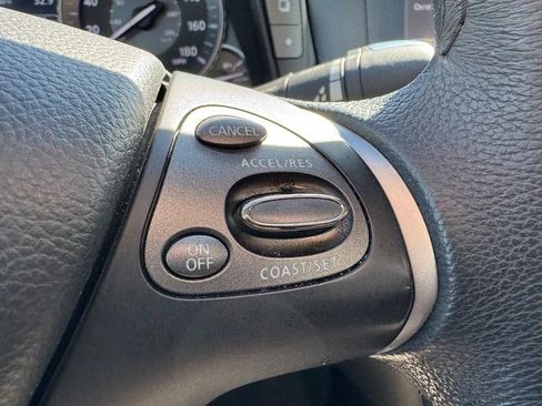 Used 2016 INFINITI Q70 3.7 image 18