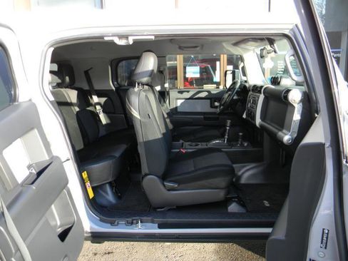 Used 2014 Toyota FJ Cruiser 4WD 4.0L V6 HARD TO FIND SUV w/ Upgrade Package image 15