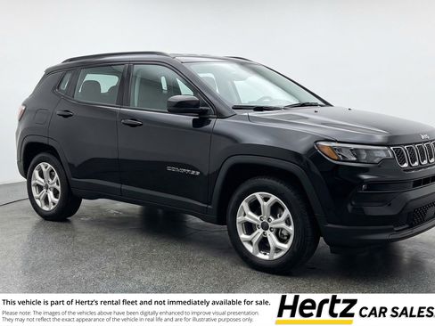 Used 2025 Jeep Compass Latitude AWD/4WD image 1