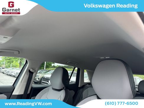 Used 2025 Volkswagen Tiguan SE AWD/4WD image 12