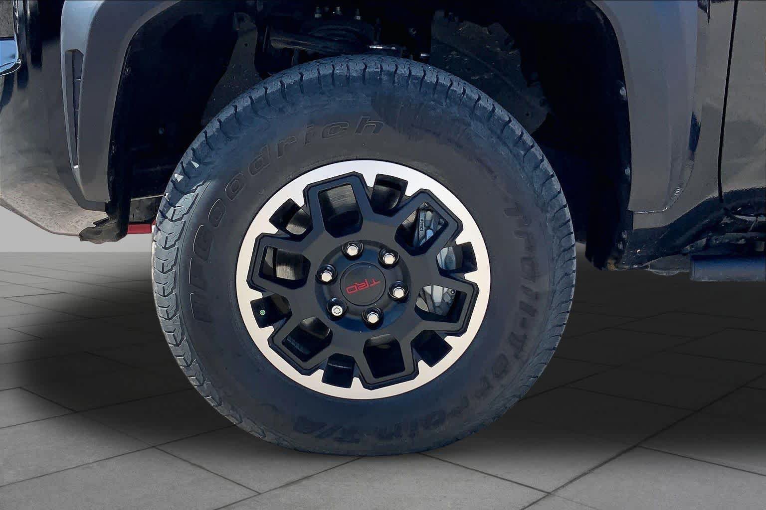 Used 2025 Toyota Tacoma TRD Off-Road AWD/4WD image 11