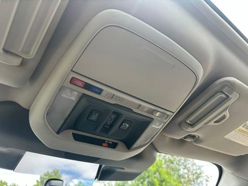 Used 2022 Subaru Forester Premium AWD/4WD image 25