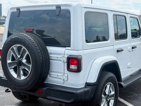 Used 2020 Jeep Wrangler Unlimited Sahara AWD/4WD image 18