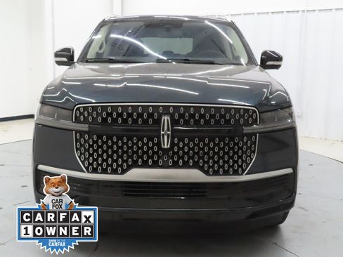 Used 2025 Lincoln Navigator Reserve AWD/4WD image 9