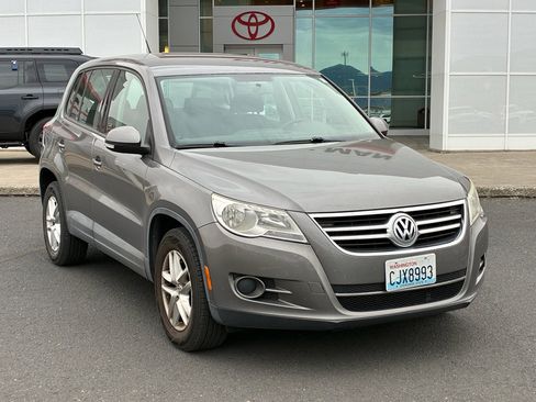 Used 2011 Volkswagen Tiguan S FWD image 1