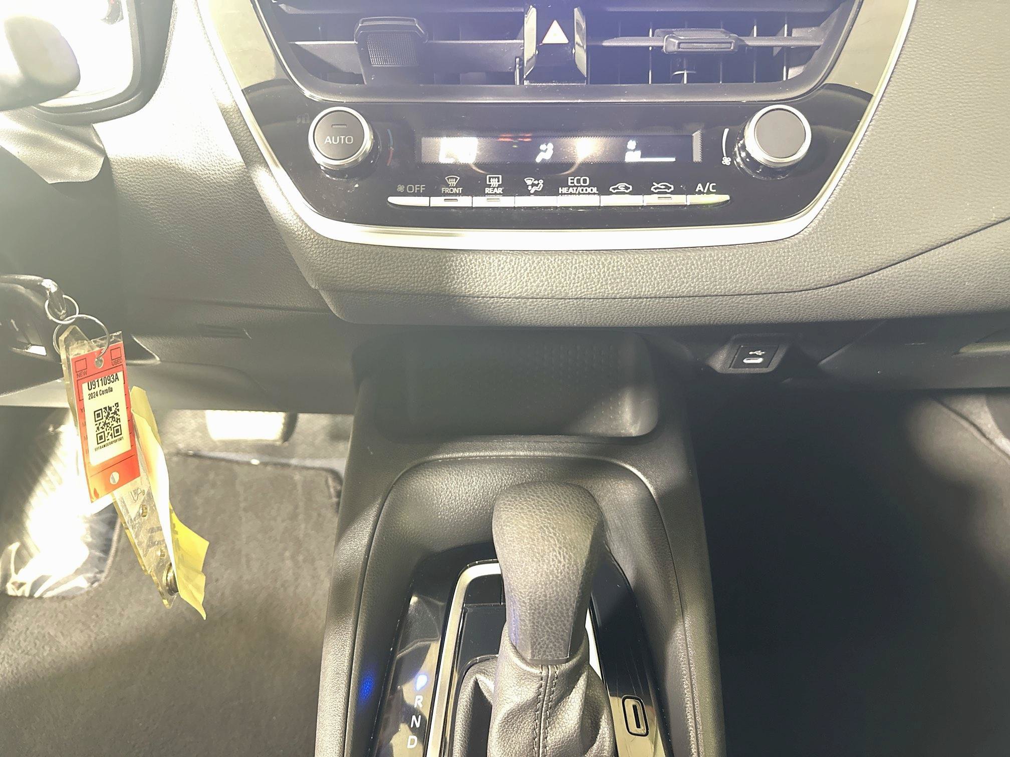 Used 2024 Toyota Corolla LE FWD image 22
