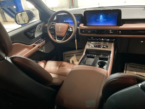 Used 2026 Lincoln Aviator Reserve AWD/4WD image 8