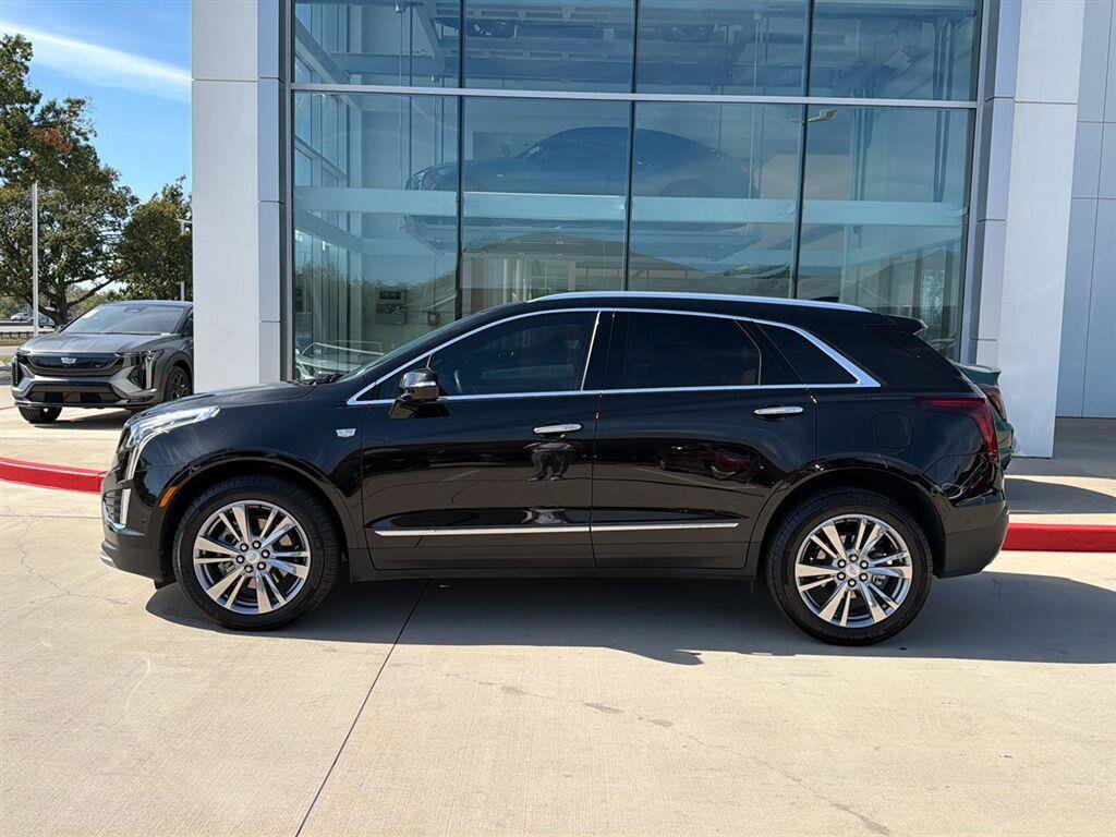 Used 2024 Cadillac XT5 Premium Luxury w/ Technology Package FWD image 2