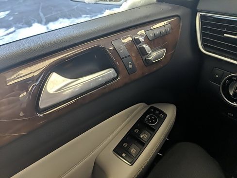 Used 2017 Mercedes-Benz GLS 450 4MATIC image 30