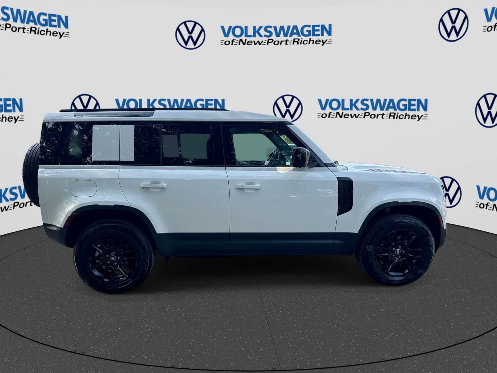Used 2025 Land Rover Defender 110 S AWD/4WD image 15