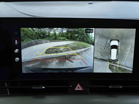 Used 2025 Kia Sportage SX image 32