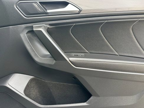 Used 2023 Volkswagen Tiguan SE image 21