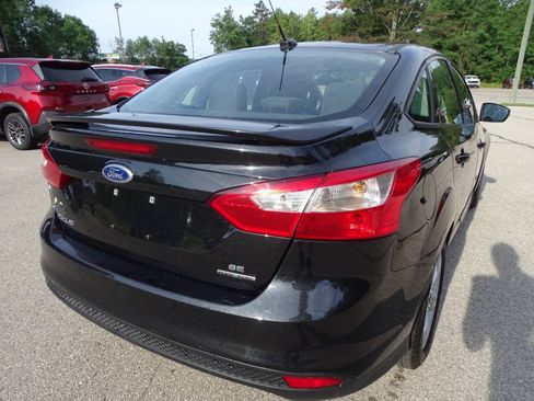 Used 2014 Ford Focus SE w/ SE Winter Package FWD image 9