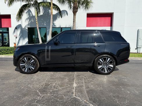 Used 2023 Land Rover Range Rover SE image 11