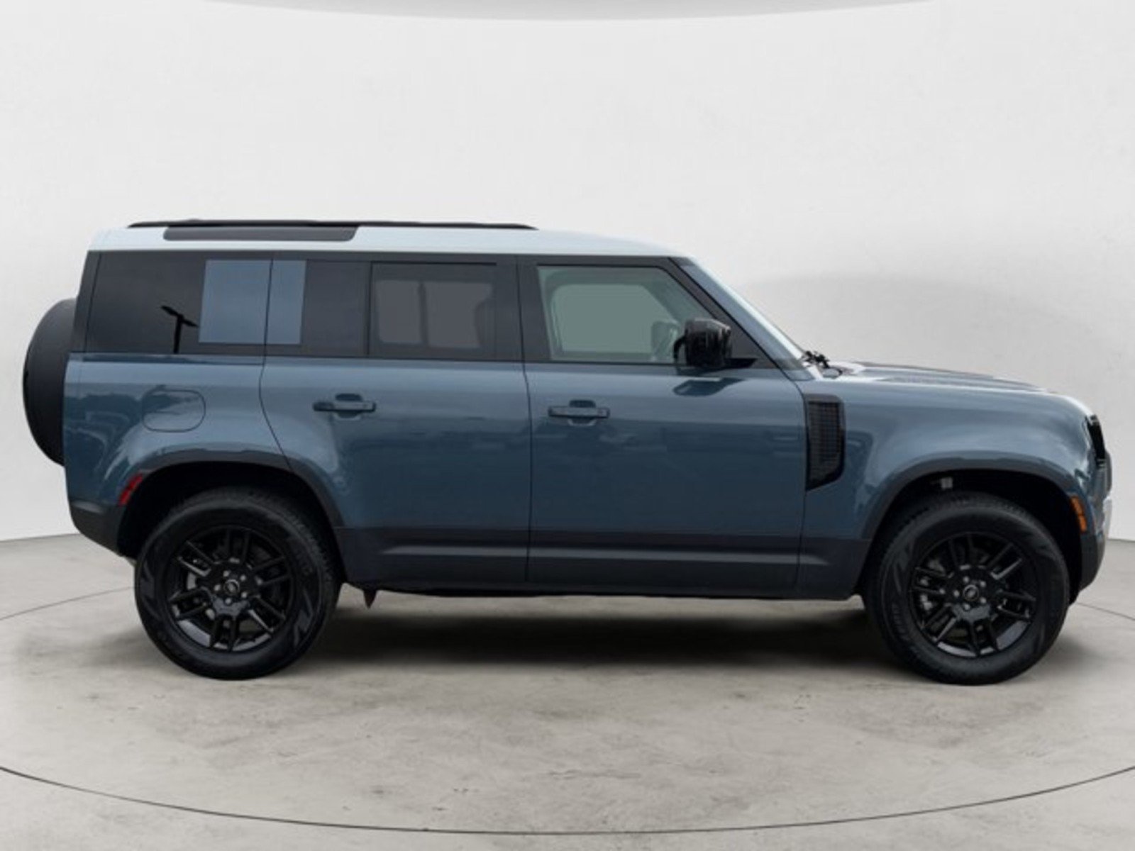 Used 2025 Land Rover Defender 110 S AWD/4WD image 3