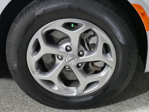 Used 2023 Chrysler Pacifica Limited AWD/4WD image 15
