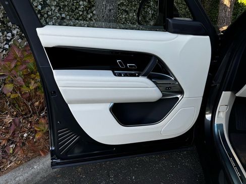 New 2025 Land Rover Range Rover SE image 8