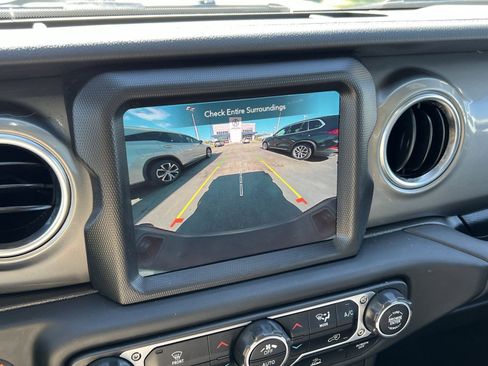 Used 2023 Jeep Gladiator Overland image 20