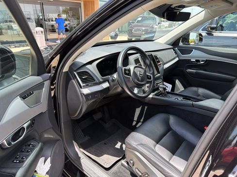 Used 2021 Volvo XC90 T5 Momentum w/ Climate Package FWD image 6