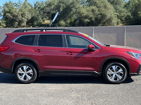 Used 2025 Subaru Ascent Premium AWD/4WD image 2