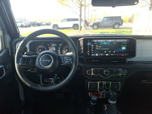 Used 2024 Jeep Wrangler Unlimited Sport AWD/4WD image 10