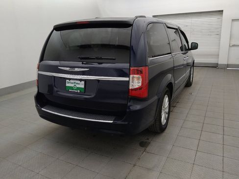 Used 2015 Chrysler Town & Country Limited Platinum FWD image 9