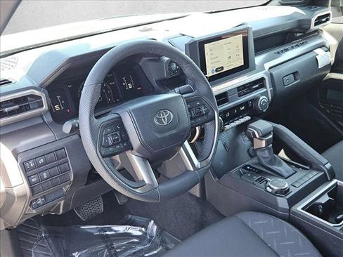 Certified 2025 Toyota Tacoma SR5 AWD/4WD image 12