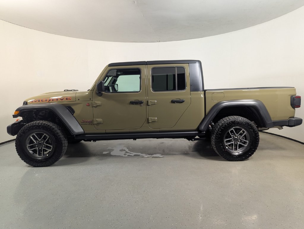 Used 2026 Jeep Gladiator Mojave AWD/4WD image 4