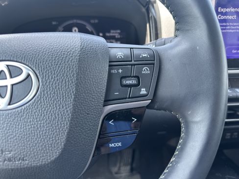 Used 2025 Toyota Camry XLE AWD/4WD image 20