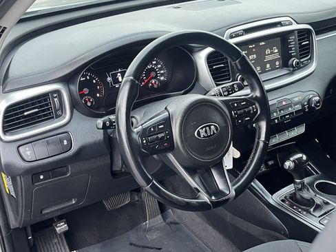 Used 2017 Kia Sorento FWD w/ LX Convenience Package image 14